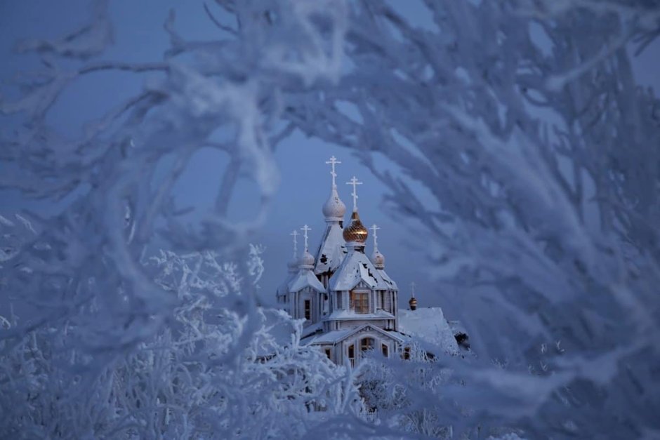 Церковь в снегу