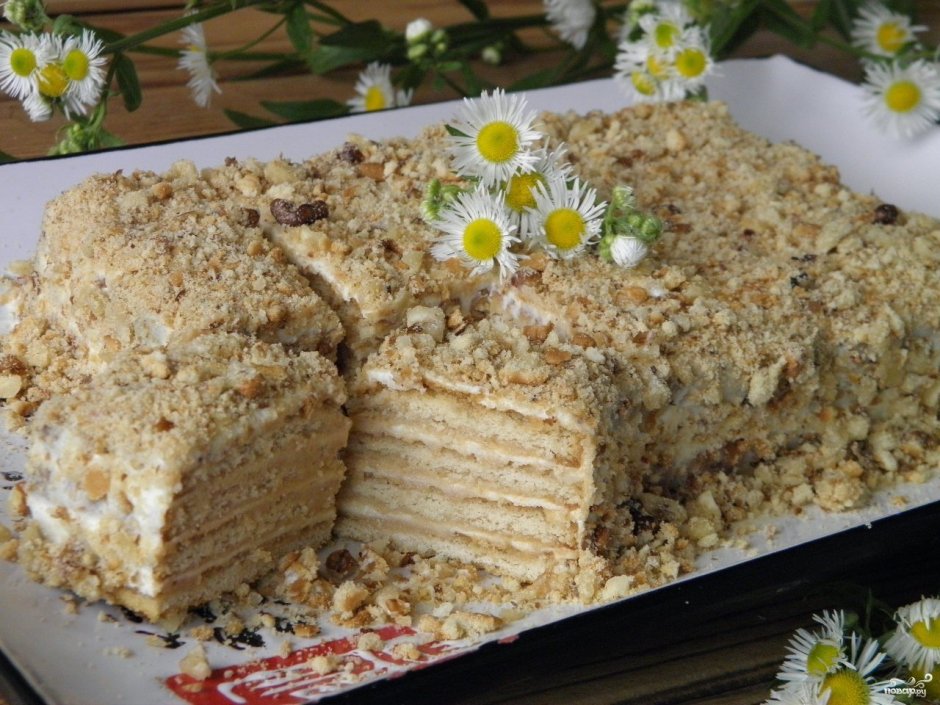 Торт с рыбками и сметаной и бананом