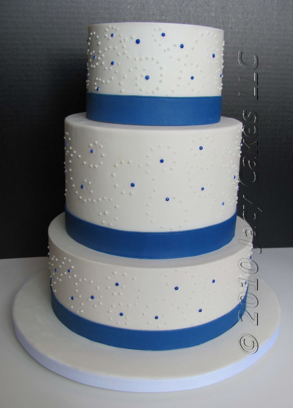 Торт свадебный синий с бусинами