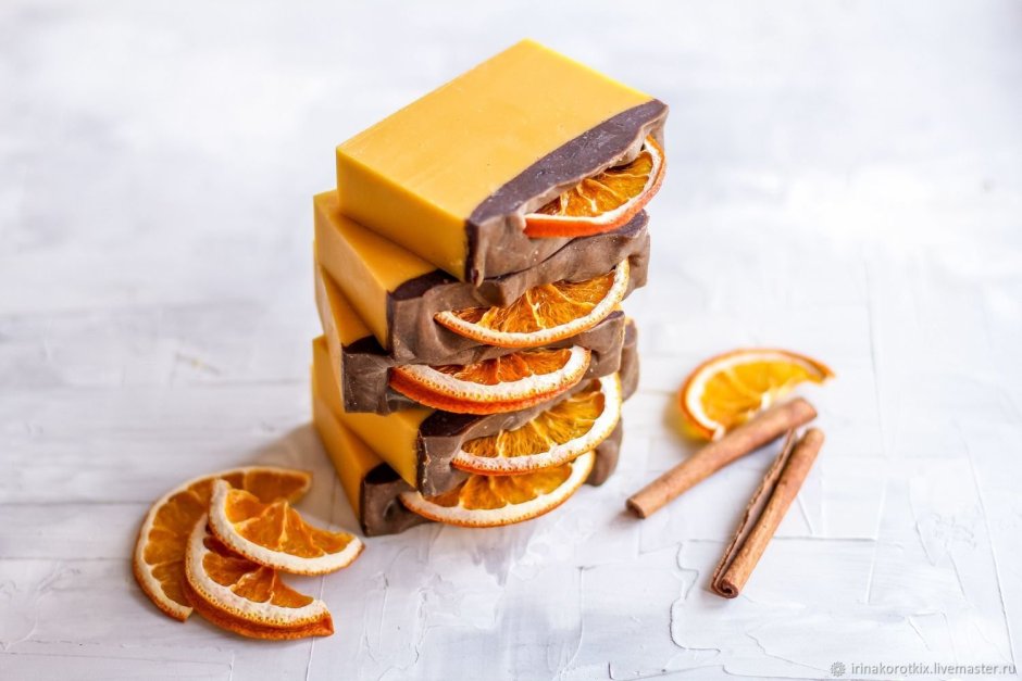 Шоколадный торт с сушеными апельсинами