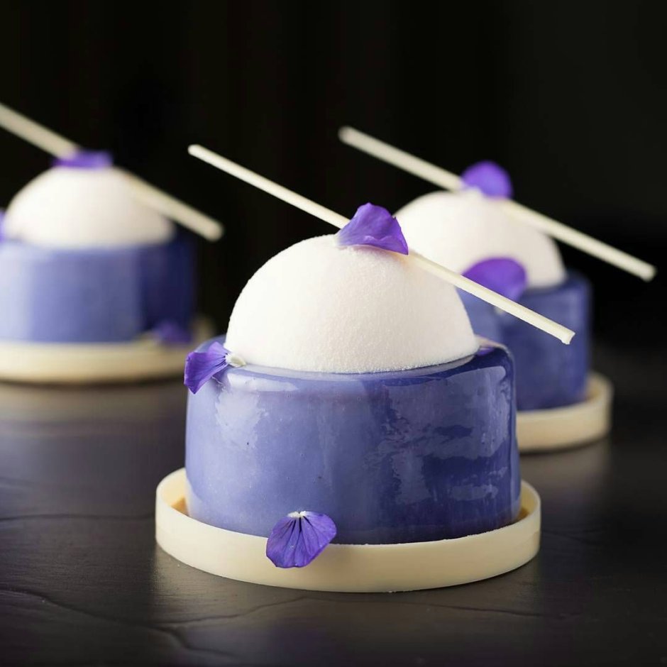 Украшение фиолетового торта