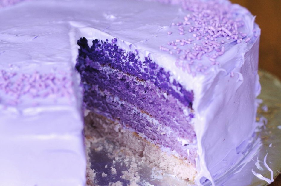 Фиолетовый велюровый торт