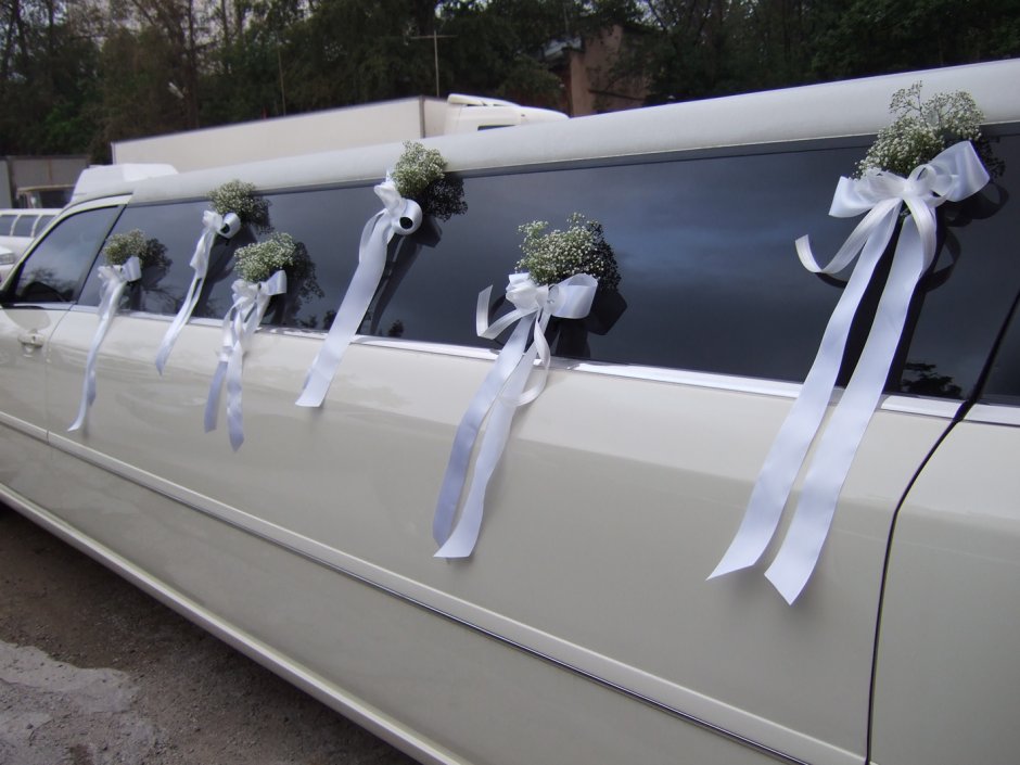 Украшение лимузина на свадьбу