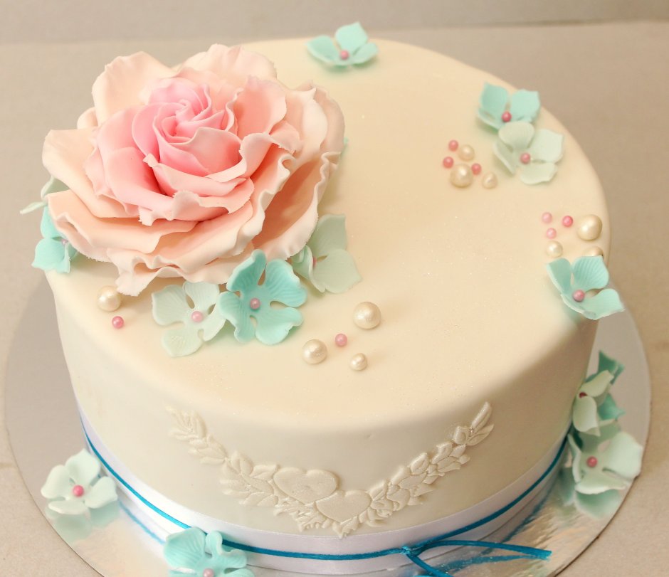 Свадебный торт с розами один ярус