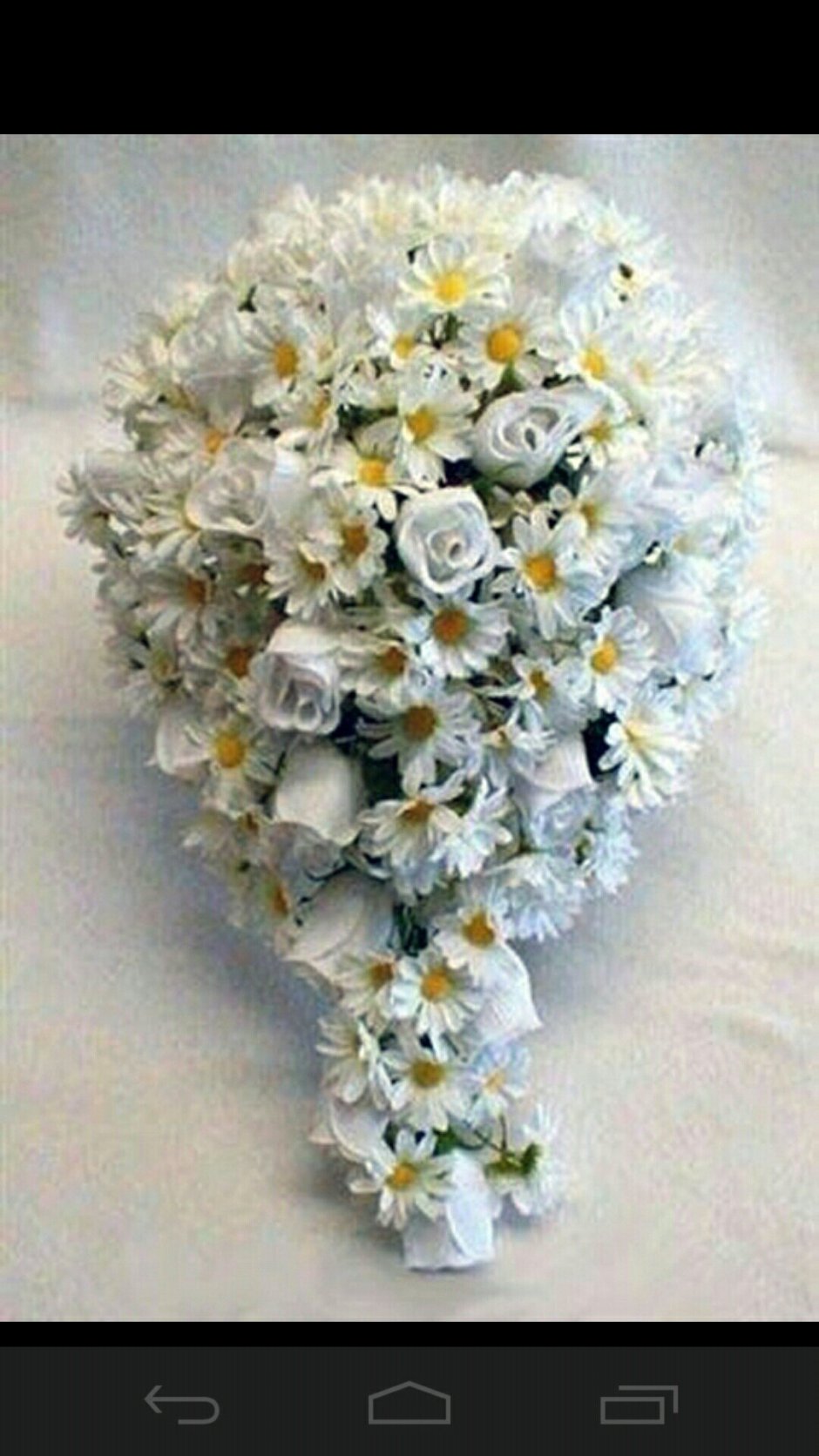 Свадебный букет из белых ромашек