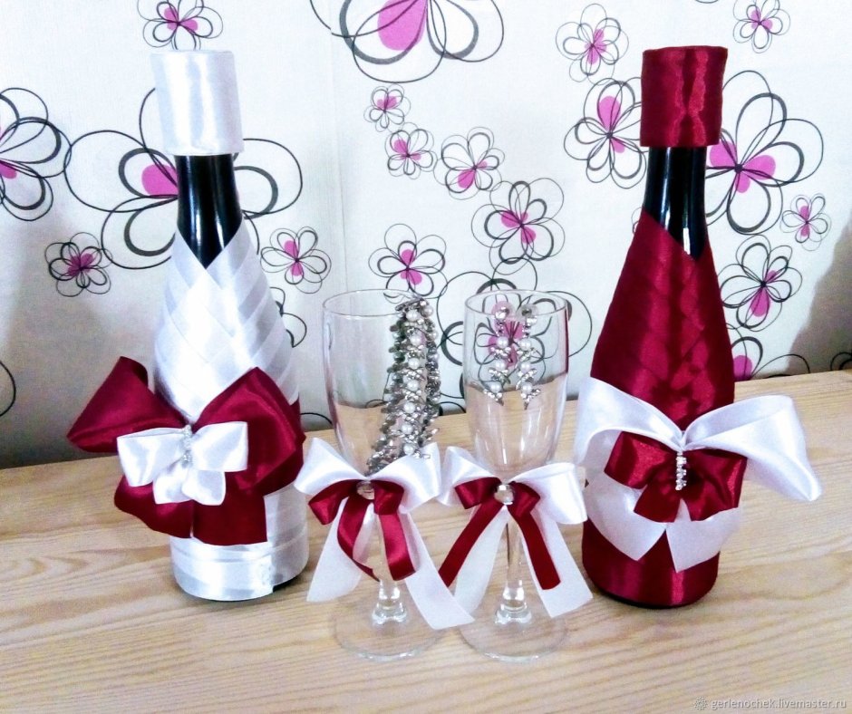 Бутылки декор на свадьбу красно белые