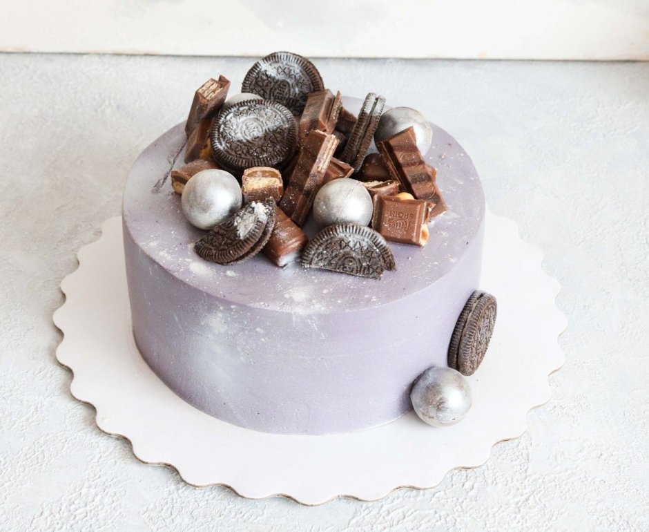 Торт из шоколадных шаров в форме бублика кольца