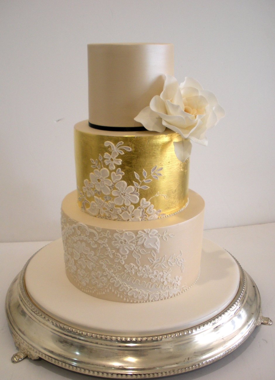 Свадебный торт цвета шампань