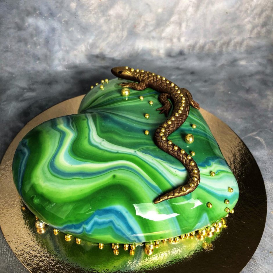 Торт с ящерицей