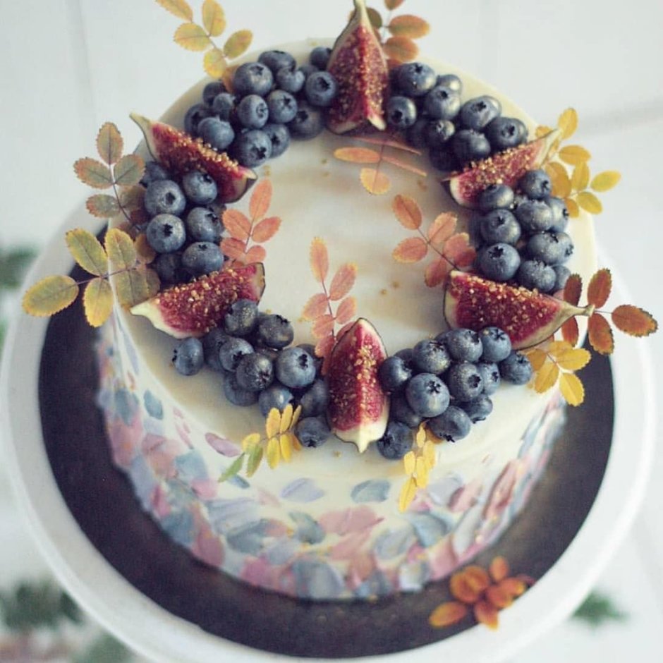 Красивая выкладка фруктов на торт