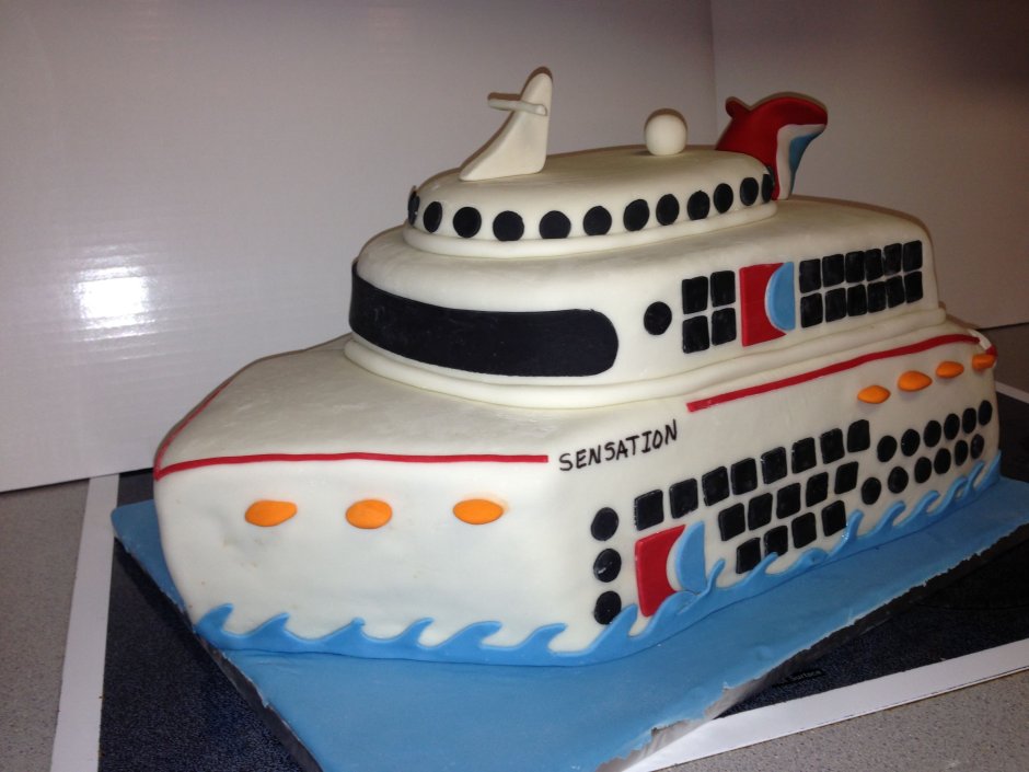 Торт в виде круизного лайнера