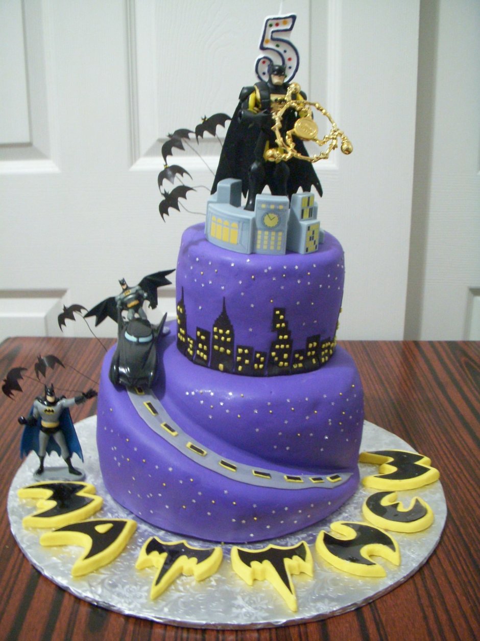 Красивый торт Бэтмен