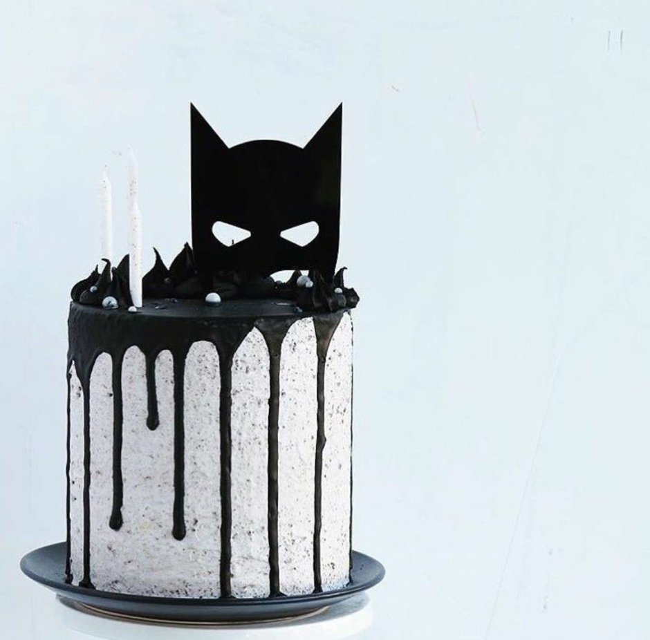 Торт белый с Бэтменом
