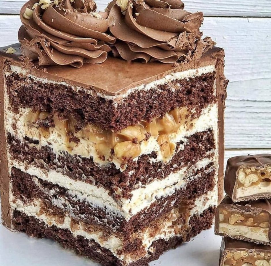 Торт с белыми и шоколадными коржами