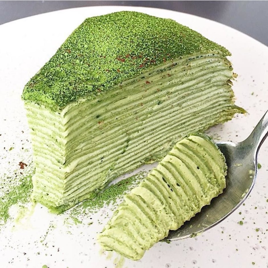 Зеленый блинный торт