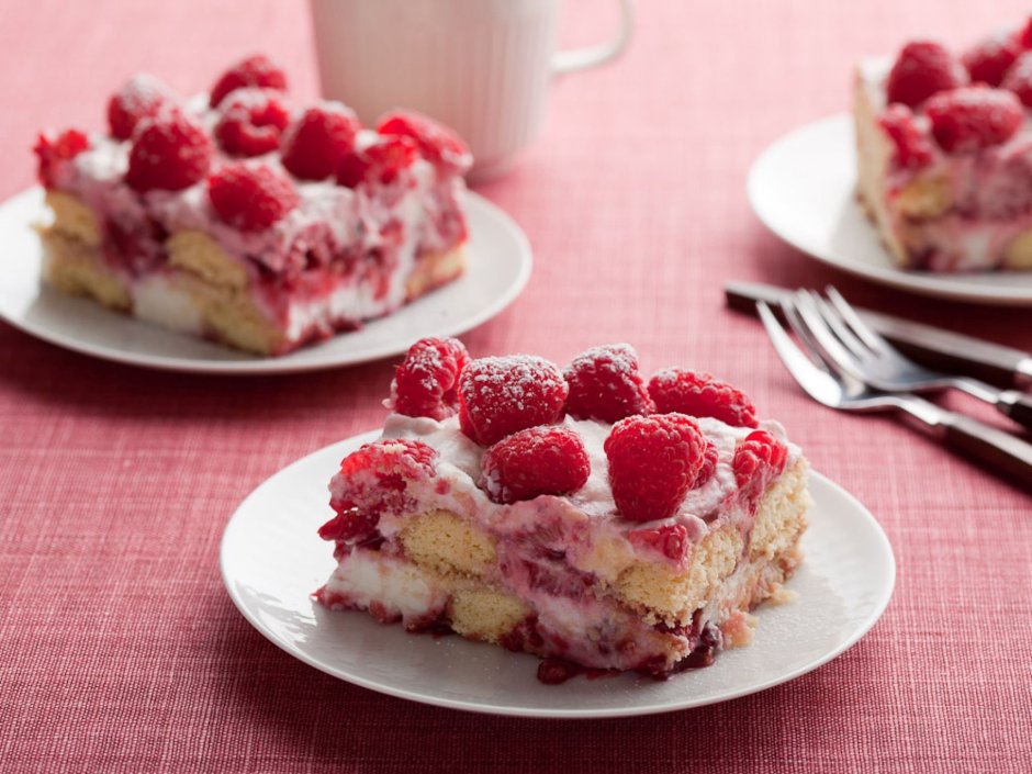 Пирожное суфле с ягодами