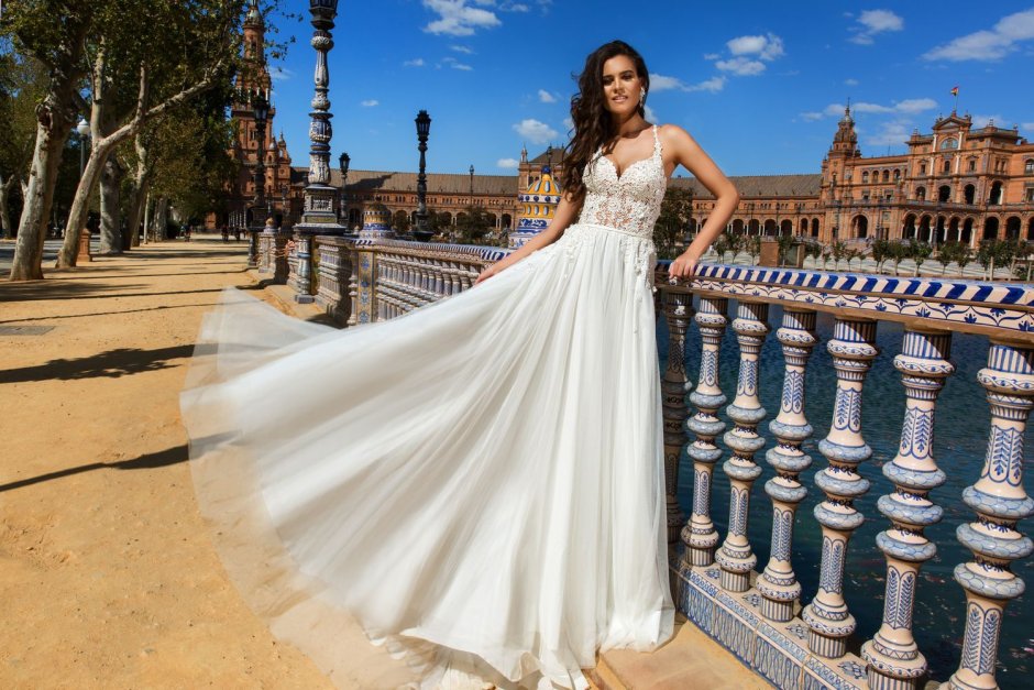 Свадебный платья на фоне исторических городов
