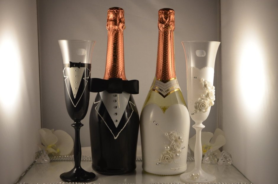 Фужеры и шампанское на свадьбу