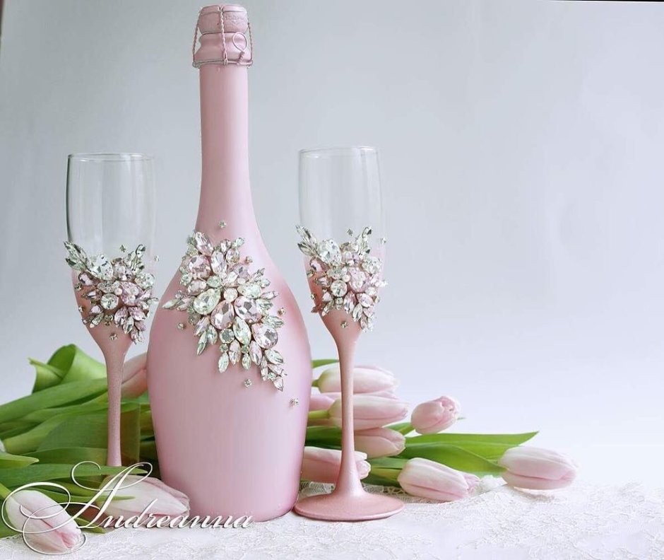 Зимний декор свадебных бокалов и бутылок