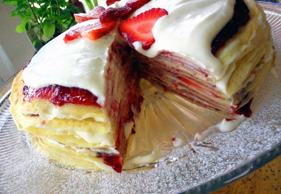 Блинный торт с маскарпоне и ягодами