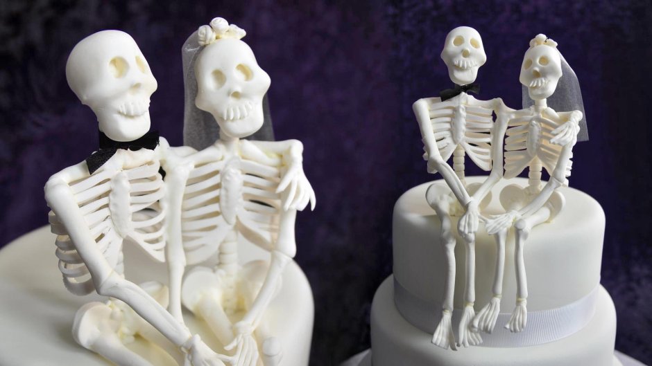Торт в виде скелета