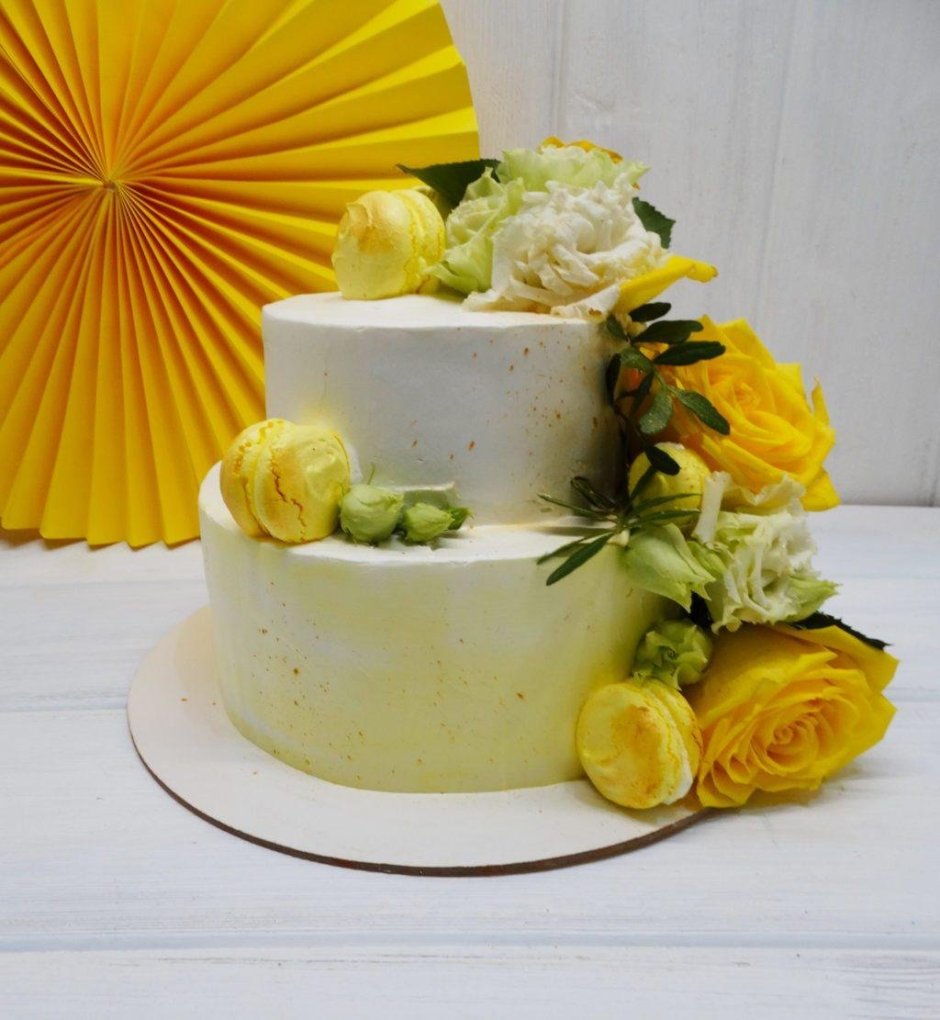 Торт с желтыми цветами