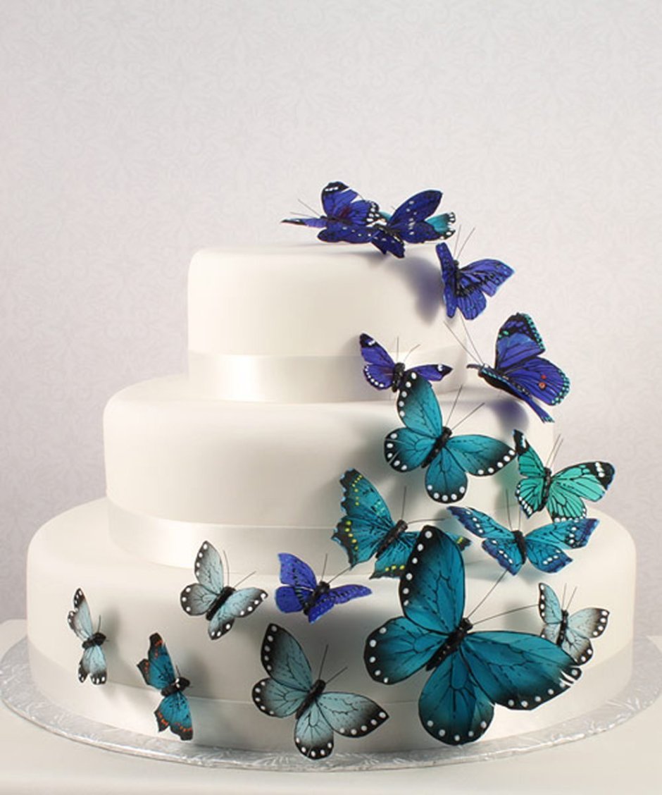 Свадебный торт с бабочками из вафельной бумаги