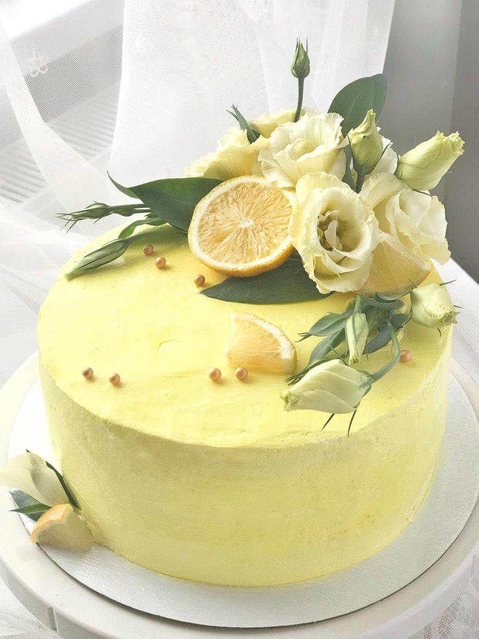 Красивый желтый торт