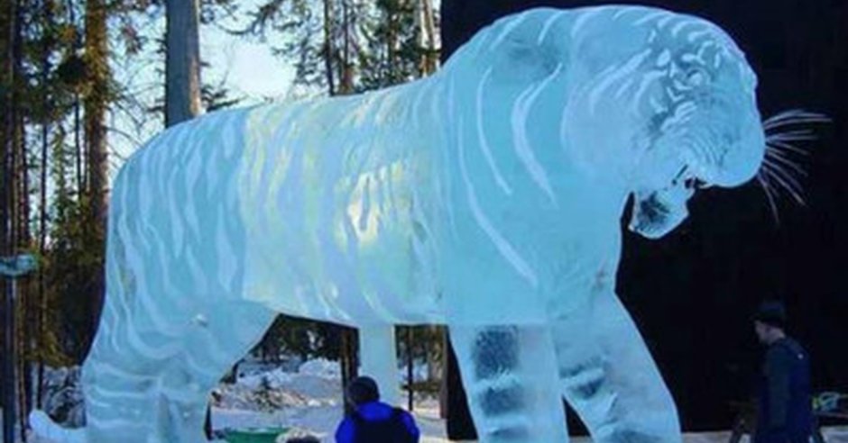 Ледяная скульптура тигра