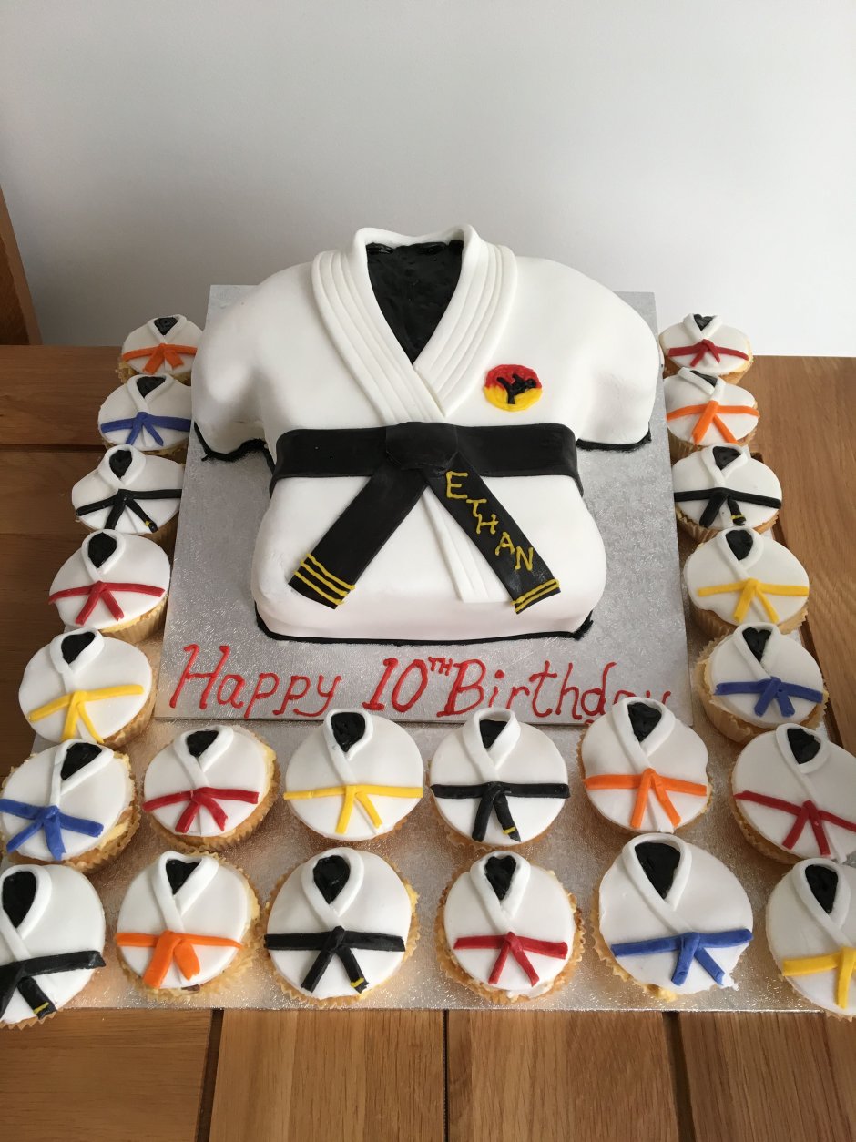 Торт с кимоно каратэ киокушинкай