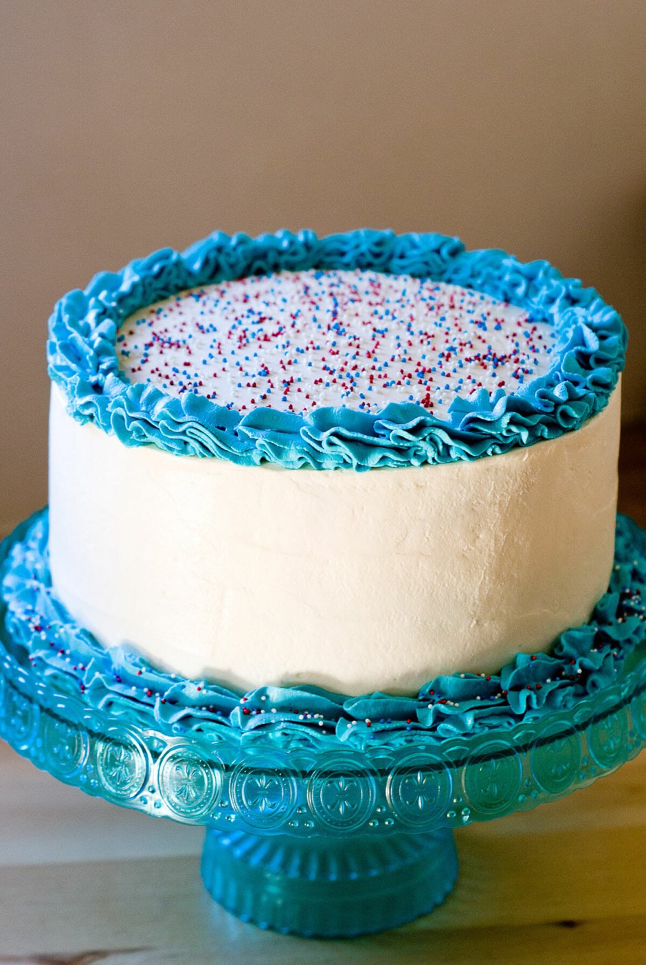 Украшение торта кремом голубой