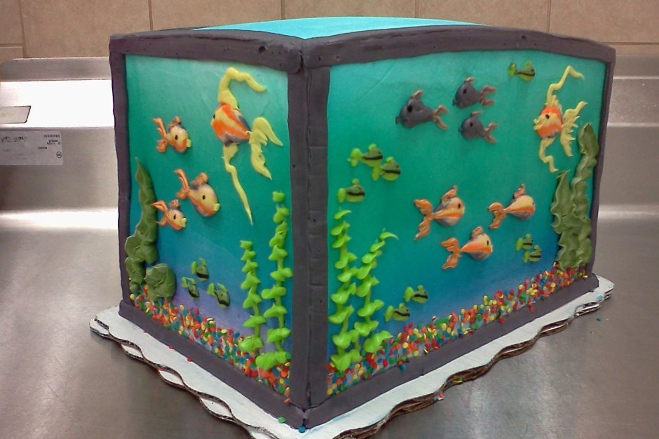 Торт в виде аквариума с рыбками