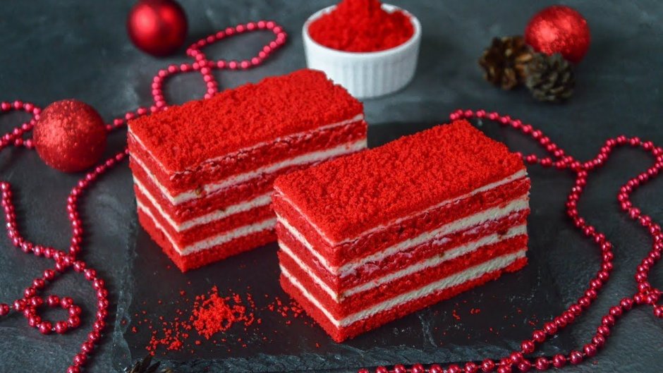 Нарезное пирожное красный бархат