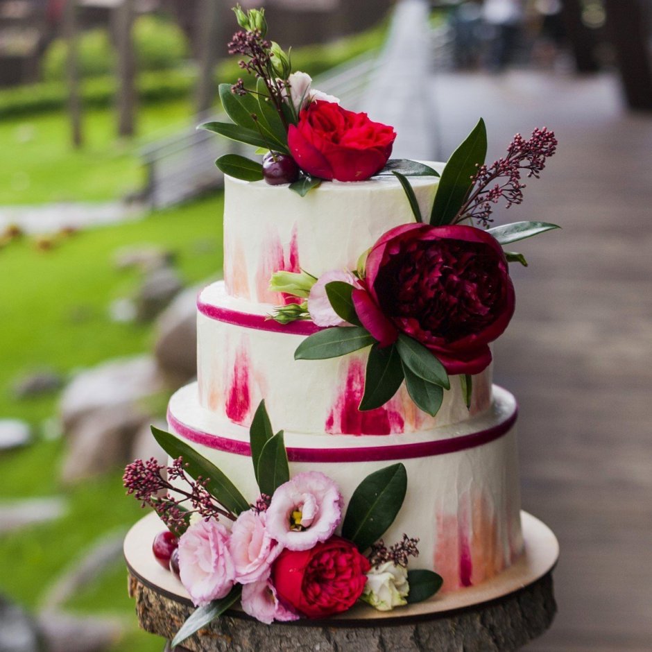 Торт с живыми цветами