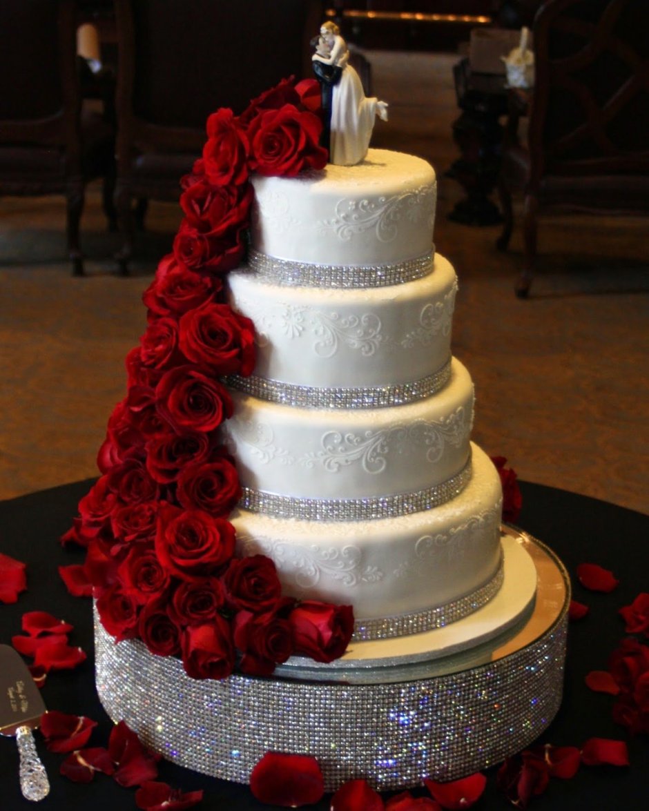 Трехуровневый свадебный торт