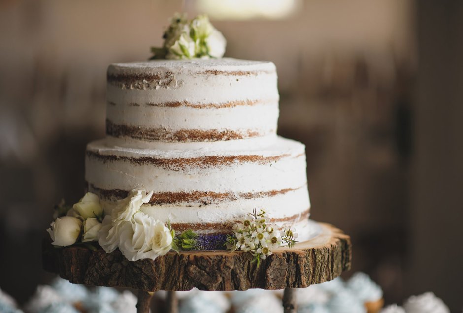 Свадебный торт в стиле рустик одноярусный