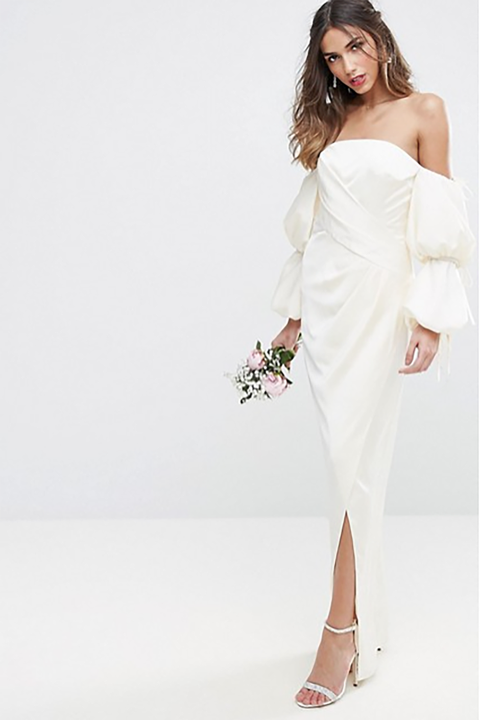 Белое атласное свадебное платье