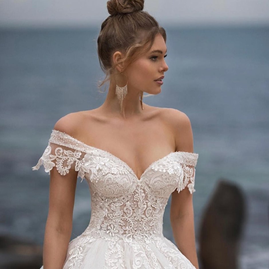 Свадебное платье с опущенными плечами