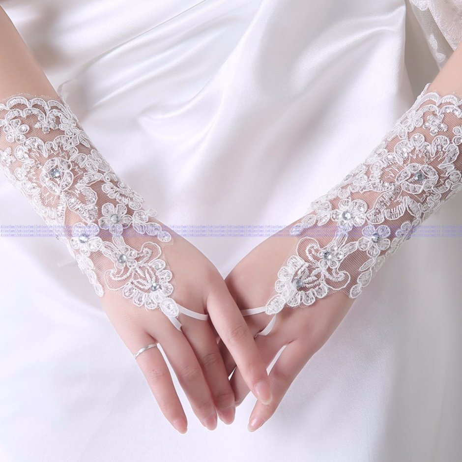 Белые перчатки для невесты