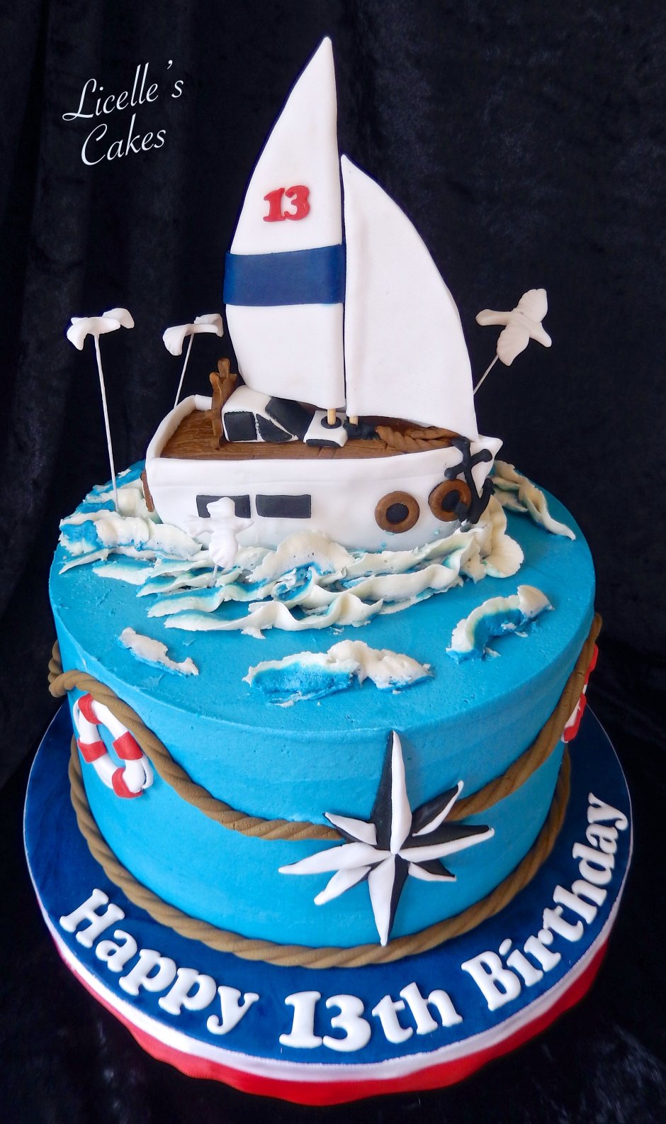 Торт в виде яхты с парусами