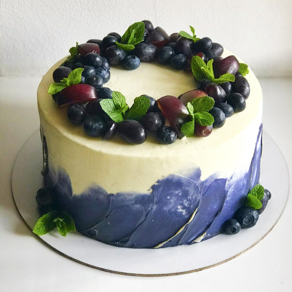 Торт для женщины с голубикой
