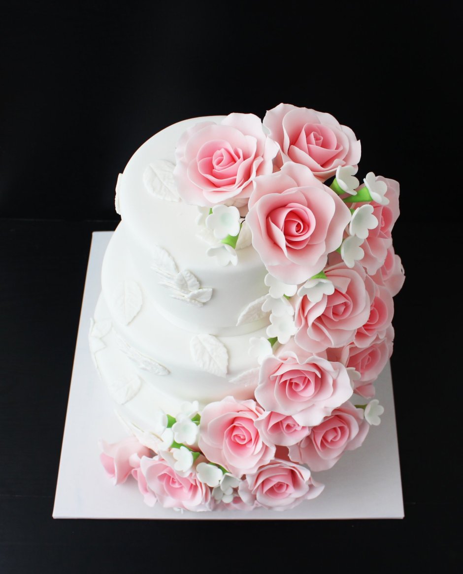 Свадебный торт с кремовыми розами
