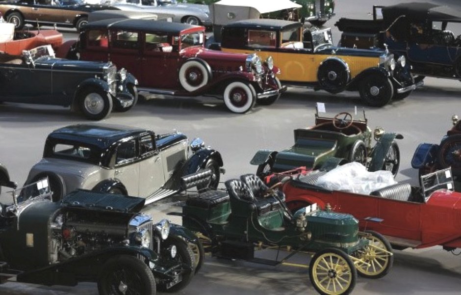Коллекция старых автомобилей