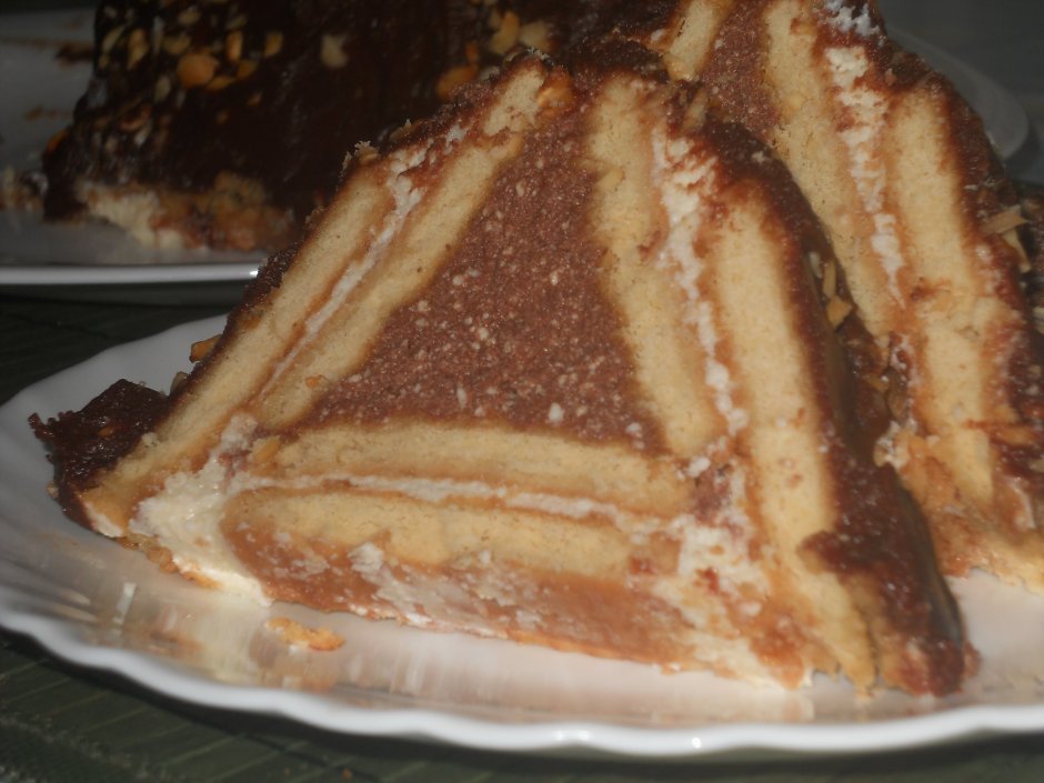 Торт домик из печенья и творога без выпечки