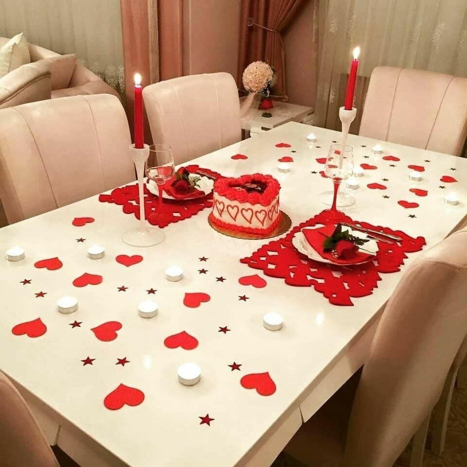 Стол для романтического ужина