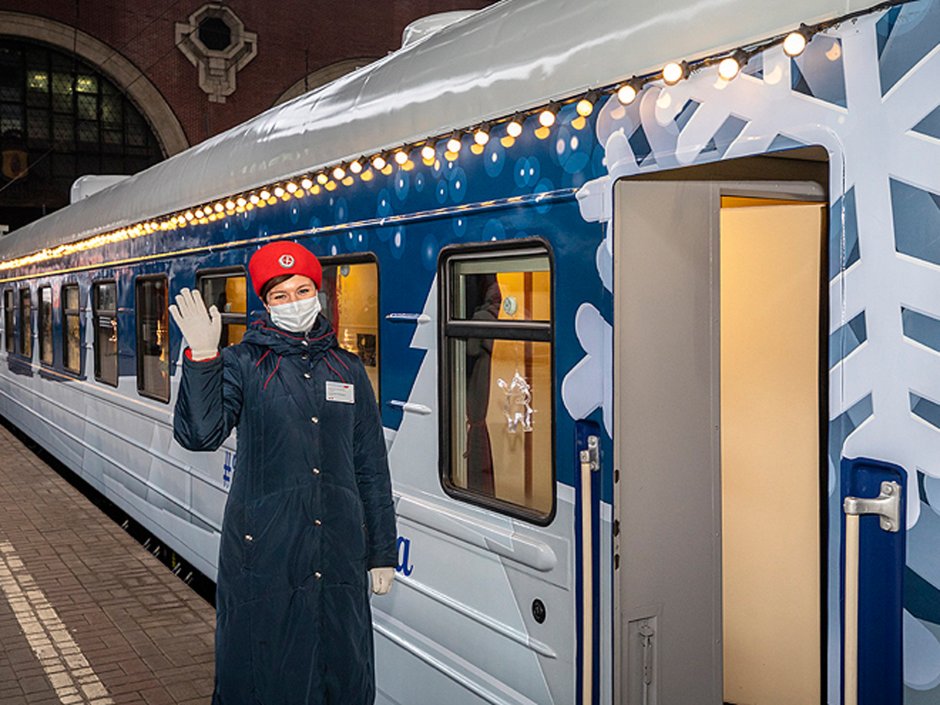 Новогодний поезд метро Москва 2020
