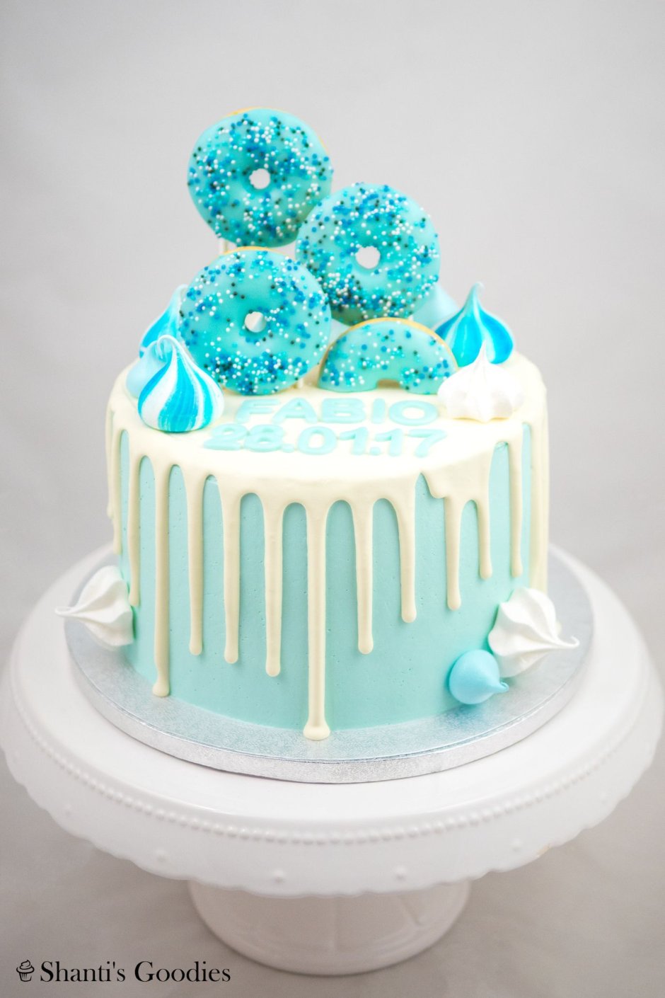 Торт для девочки в голубых тонах