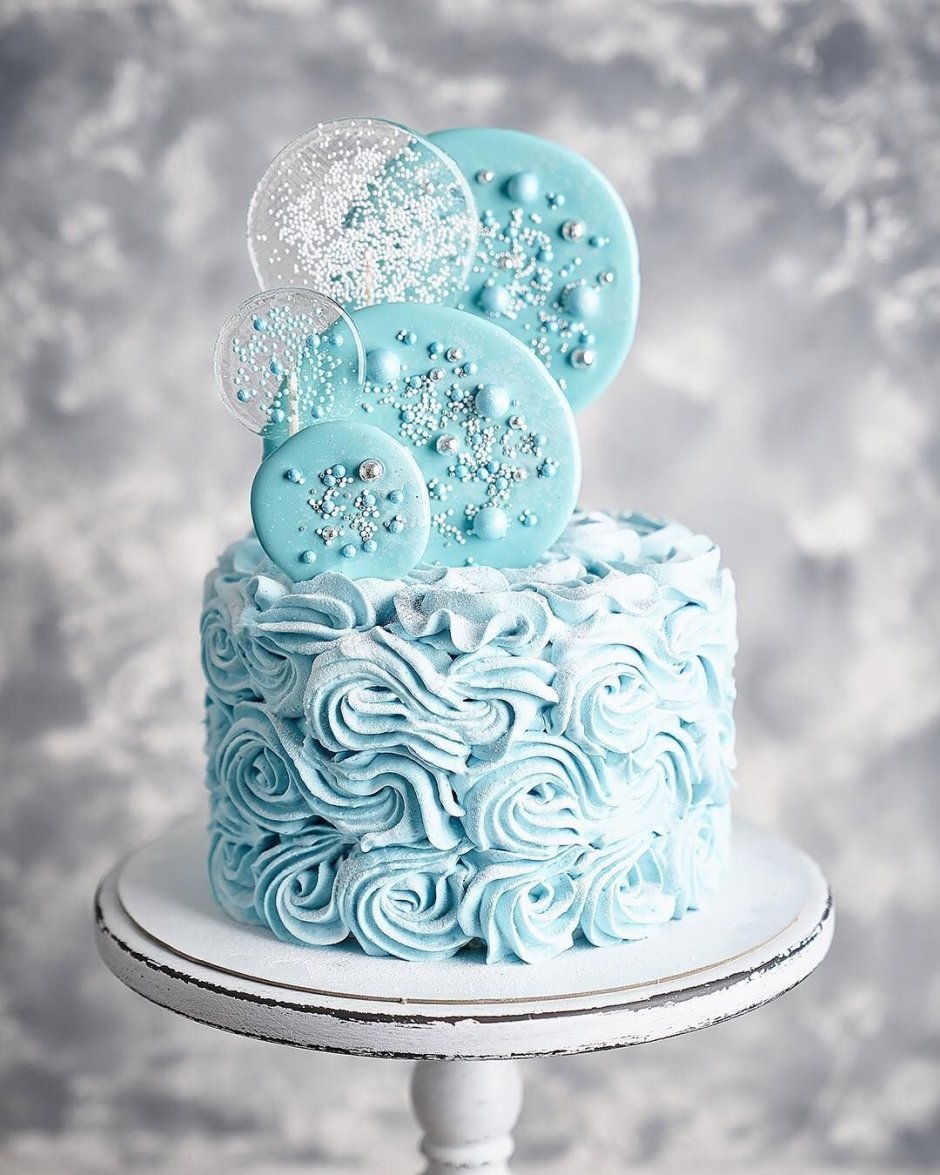 Голубой торт для девочки