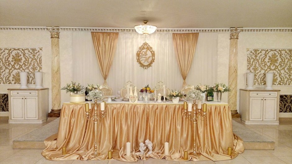 Свадебный зал в золотом цвете