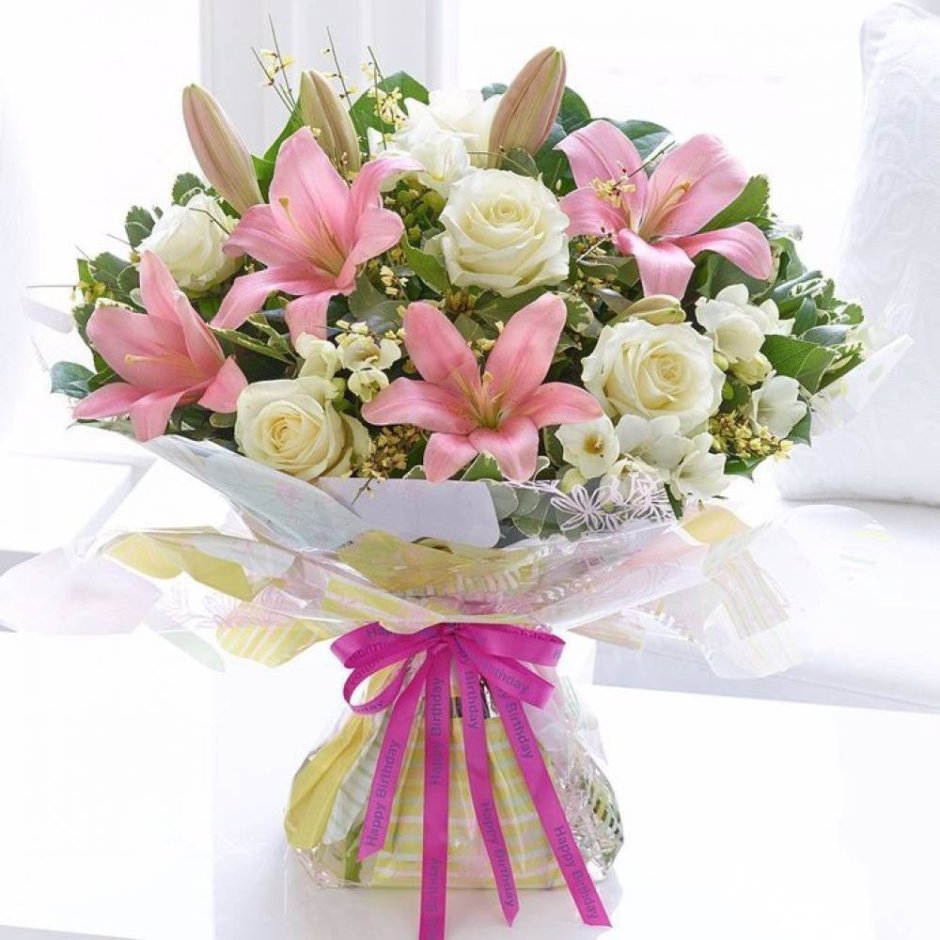 Букет цветов на свадьбу в подарок молодоженам
